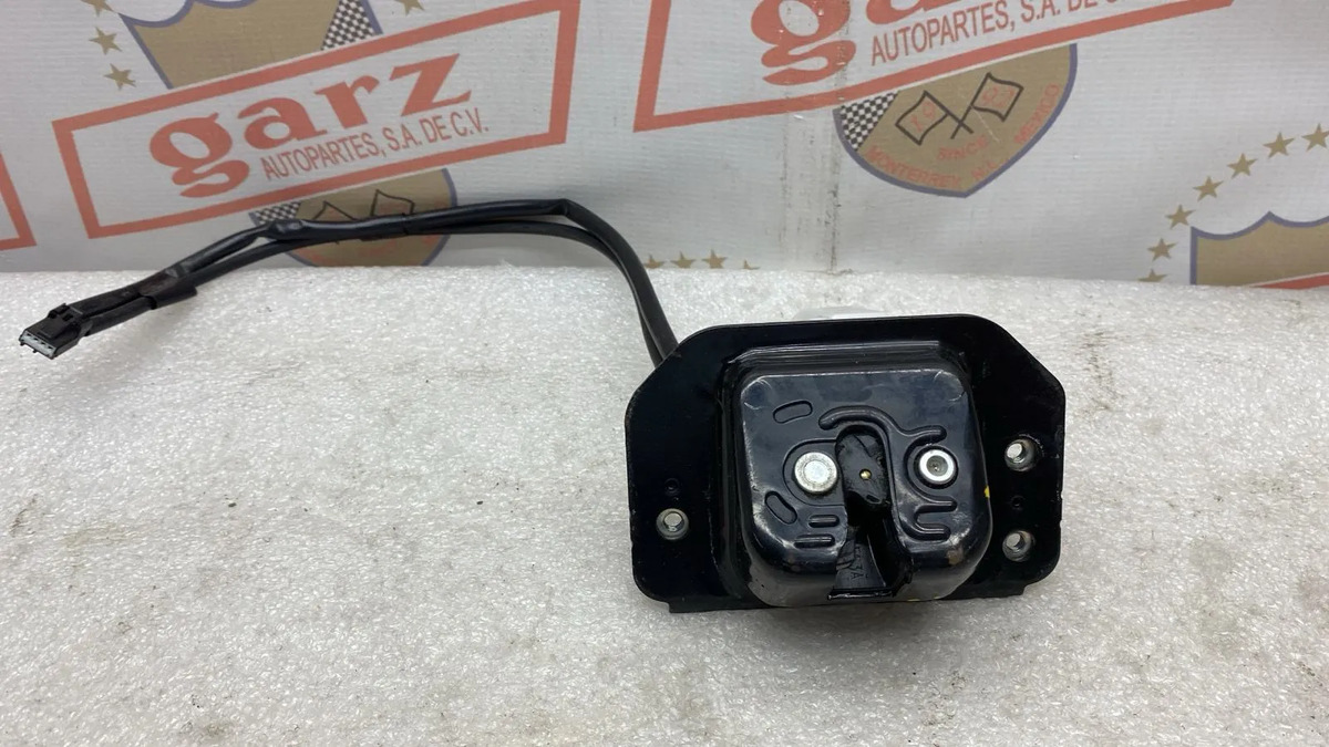 Ford Escape 2011 - 2014 Cerraduras de Cajuela y Portón Trasera Usado Original
