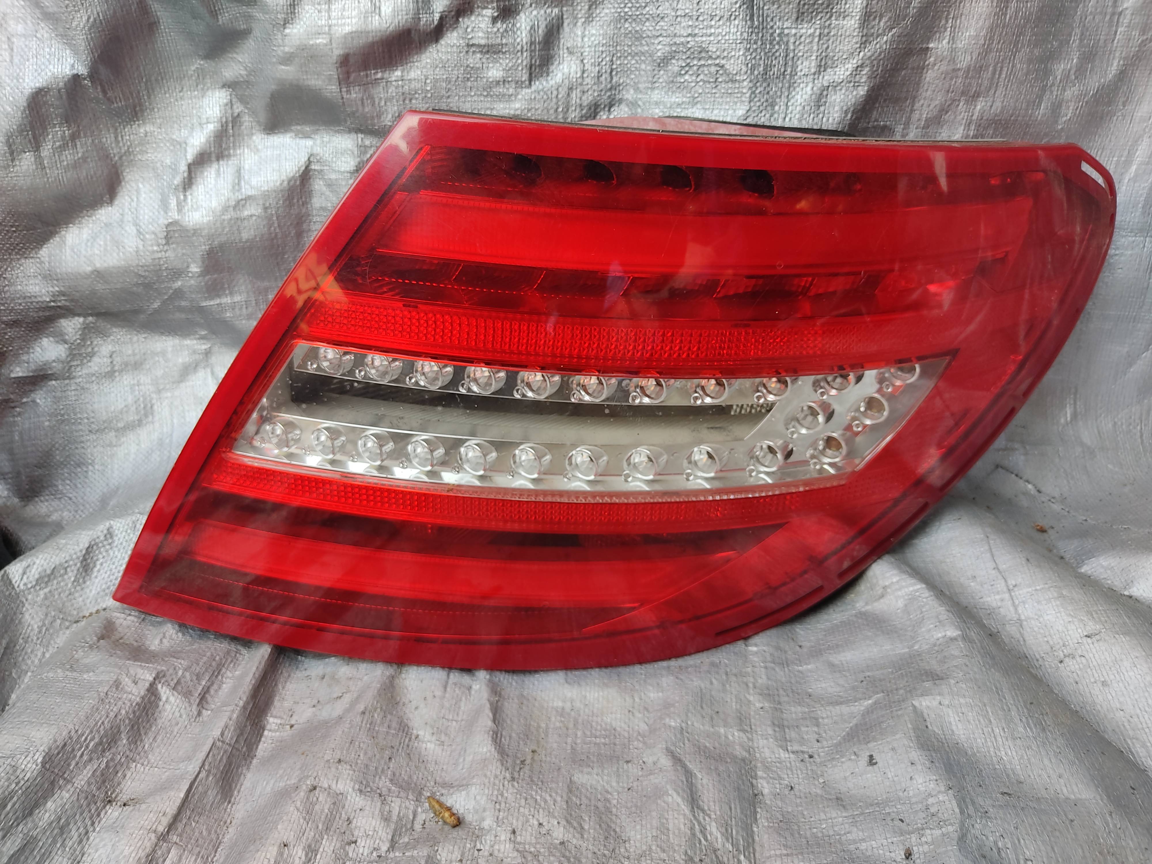 Mercedes-benz Clase c 2011 - 2014 Calavera Derecho Usado Original - vista 1
