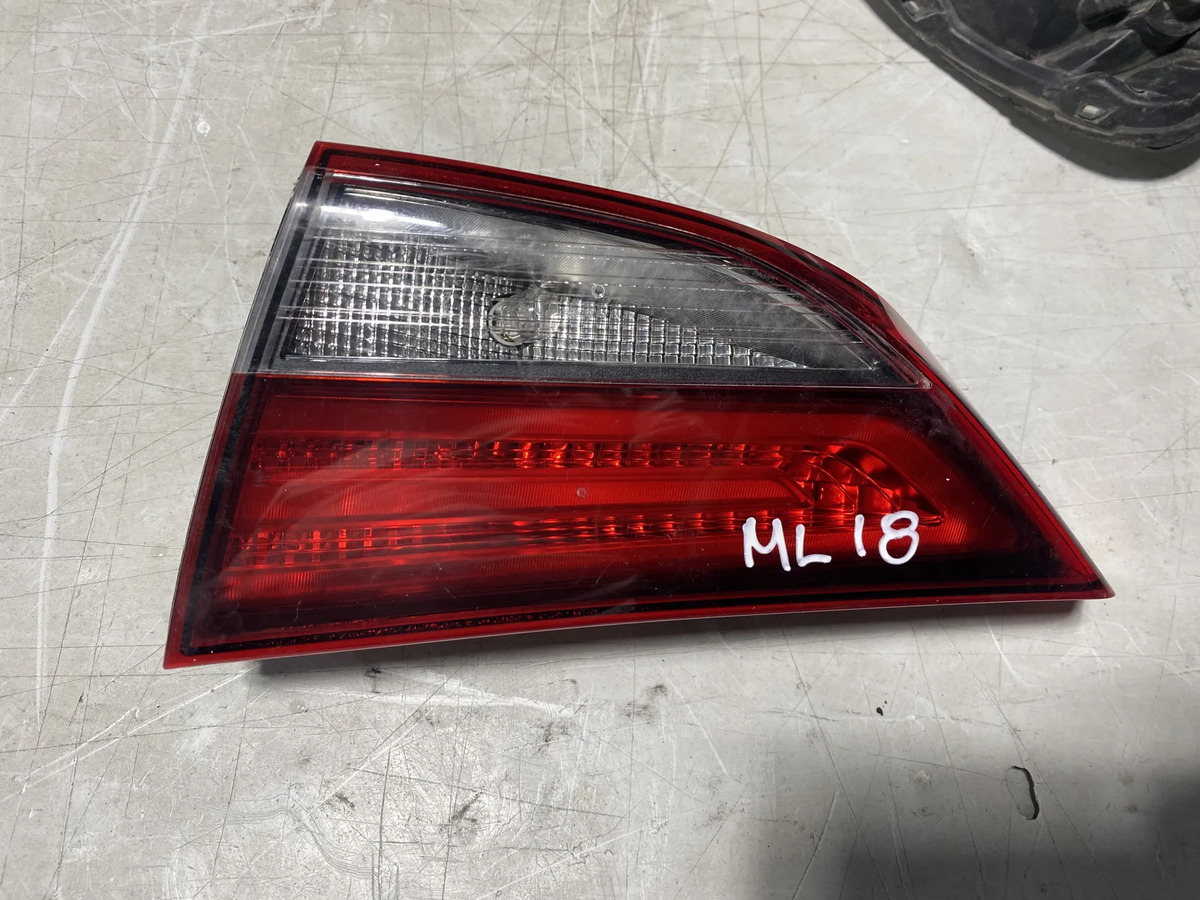 Intercalavera Derecha Elantra 2014-2015 Hyundai 924043y500 Derecho/pasajero Rojo