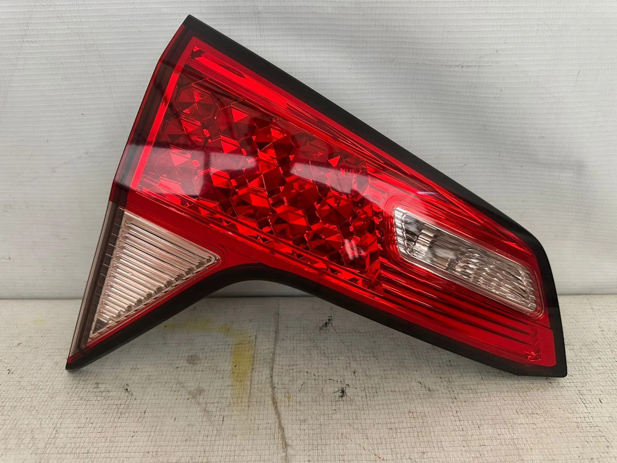Calavera Int Honda Hrv 2016 17 2018 Izquierda C/foco Derecho/pasajero Rojo/cromo