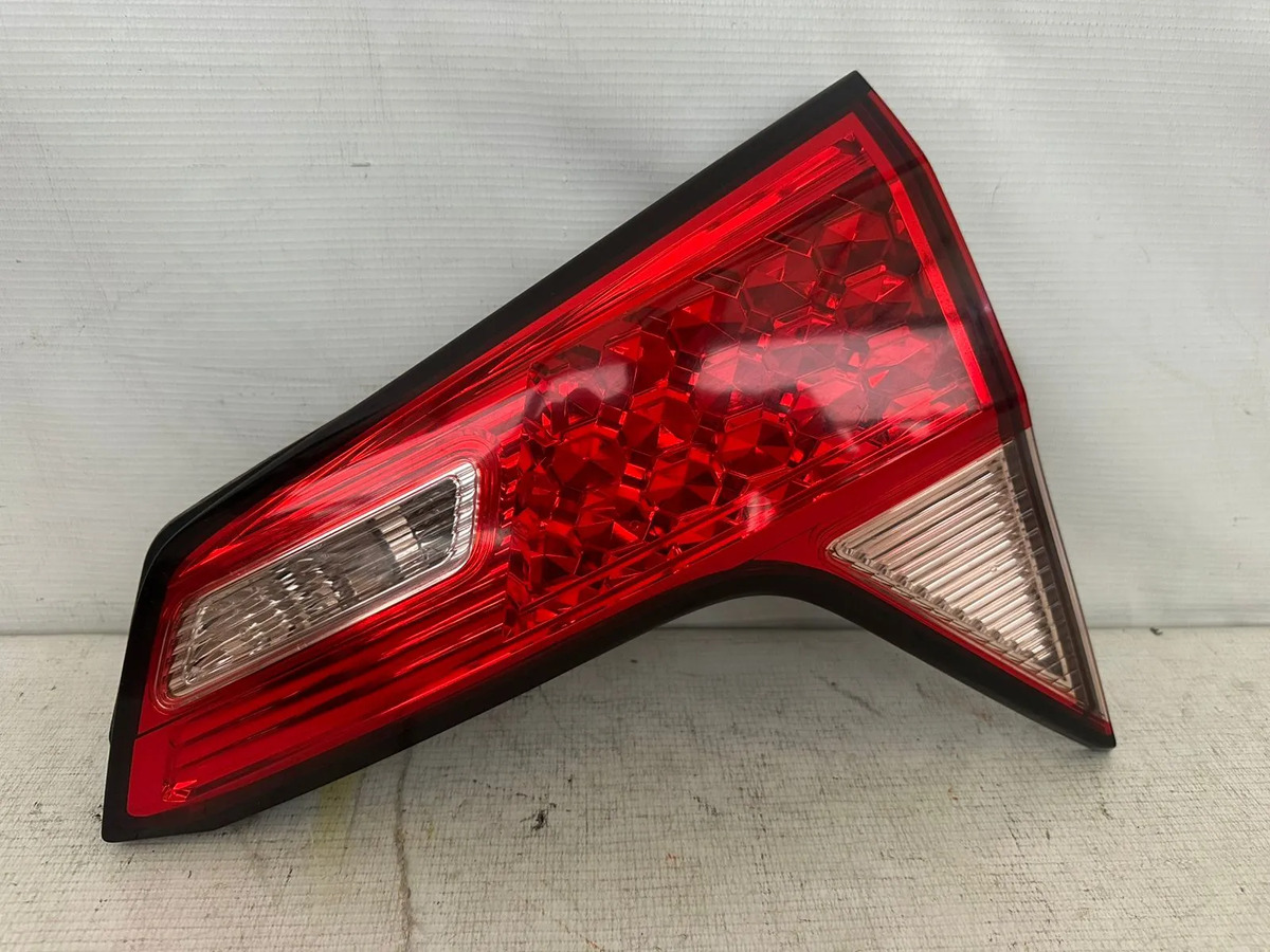 Calavera Int Honda Hrv 2016 17 2018 Derecha C/foco Derecho/pasajero Rojo/cromo
