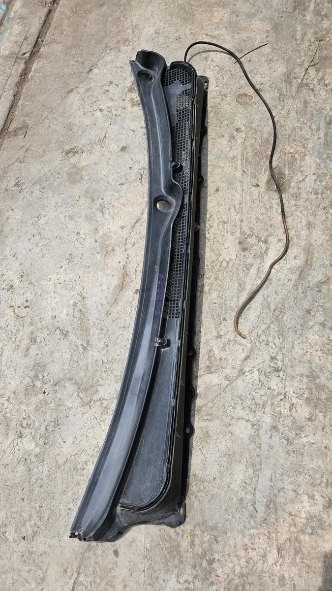 Subaru Legacy 2010-2014 Tolva Parabrisas Negro