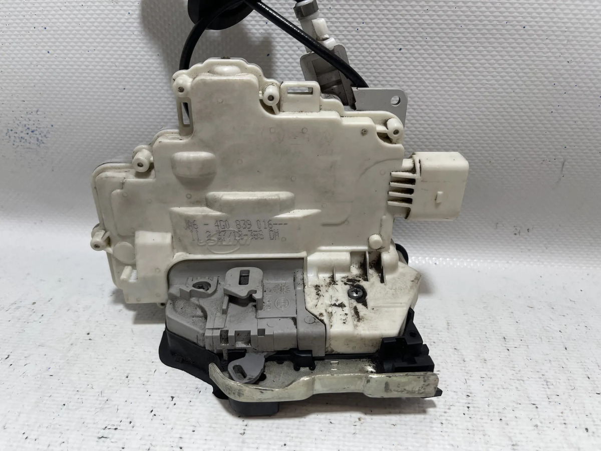 Audi A6 2013 - 2017 Cerraduras de Puerta Delantera Derecho Usado