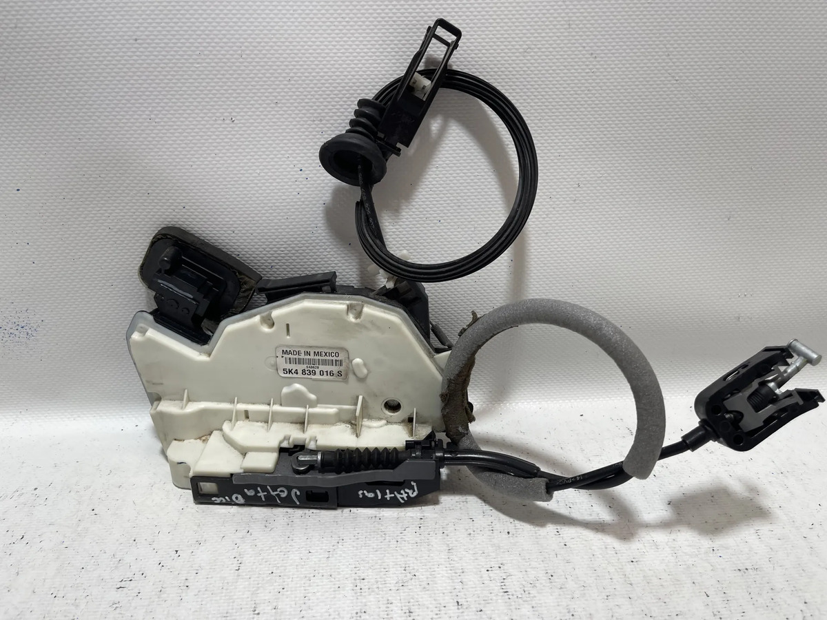Volkswagen Jetta 2013 - 2018 Cerraduras de Puerta Trasera Derecho Usado