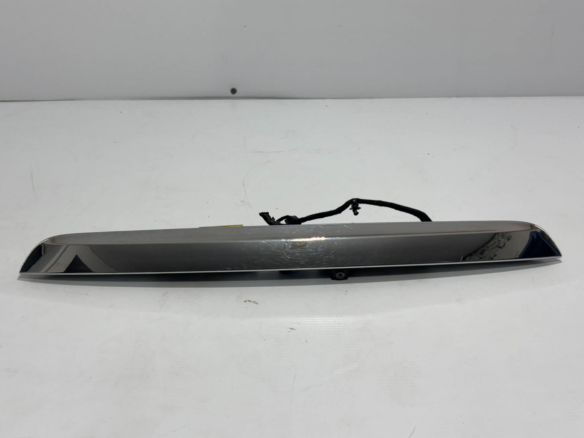 Chevrolet Sonic 2012 - 2016 Moldura para Cajuela Trasera Usado Original