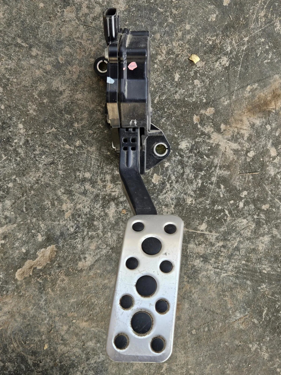 Subaru Legacy 2010-2014 Pedal Acelerador