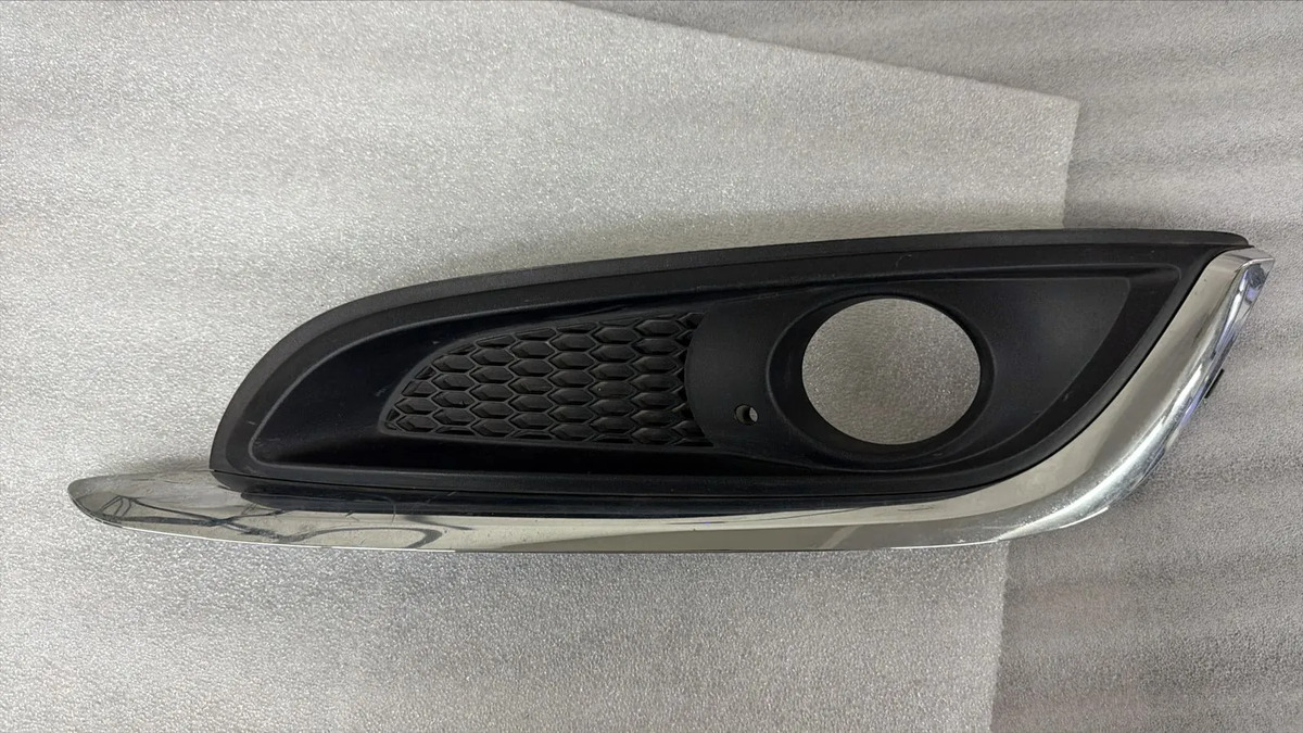 Bisel Faro Niebla Izq Buick Regal 2014-2017 Usado Original Negro Izquierdo