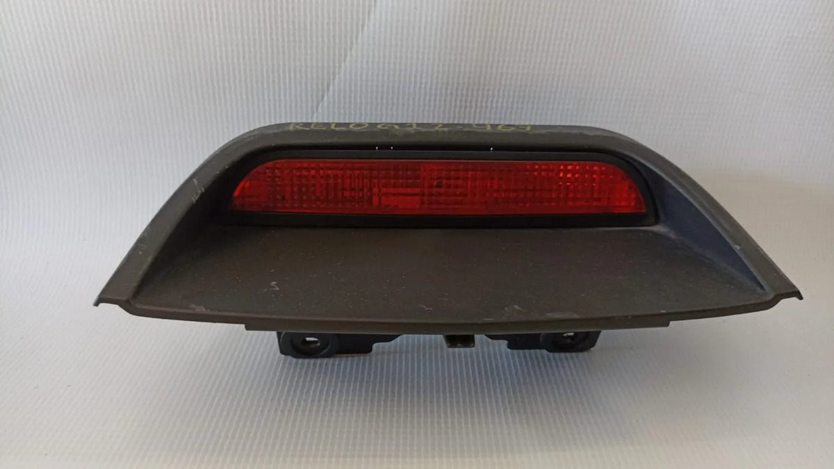 Luz Stop Trasero Renault Logan 2012-2018 Std 1.6l