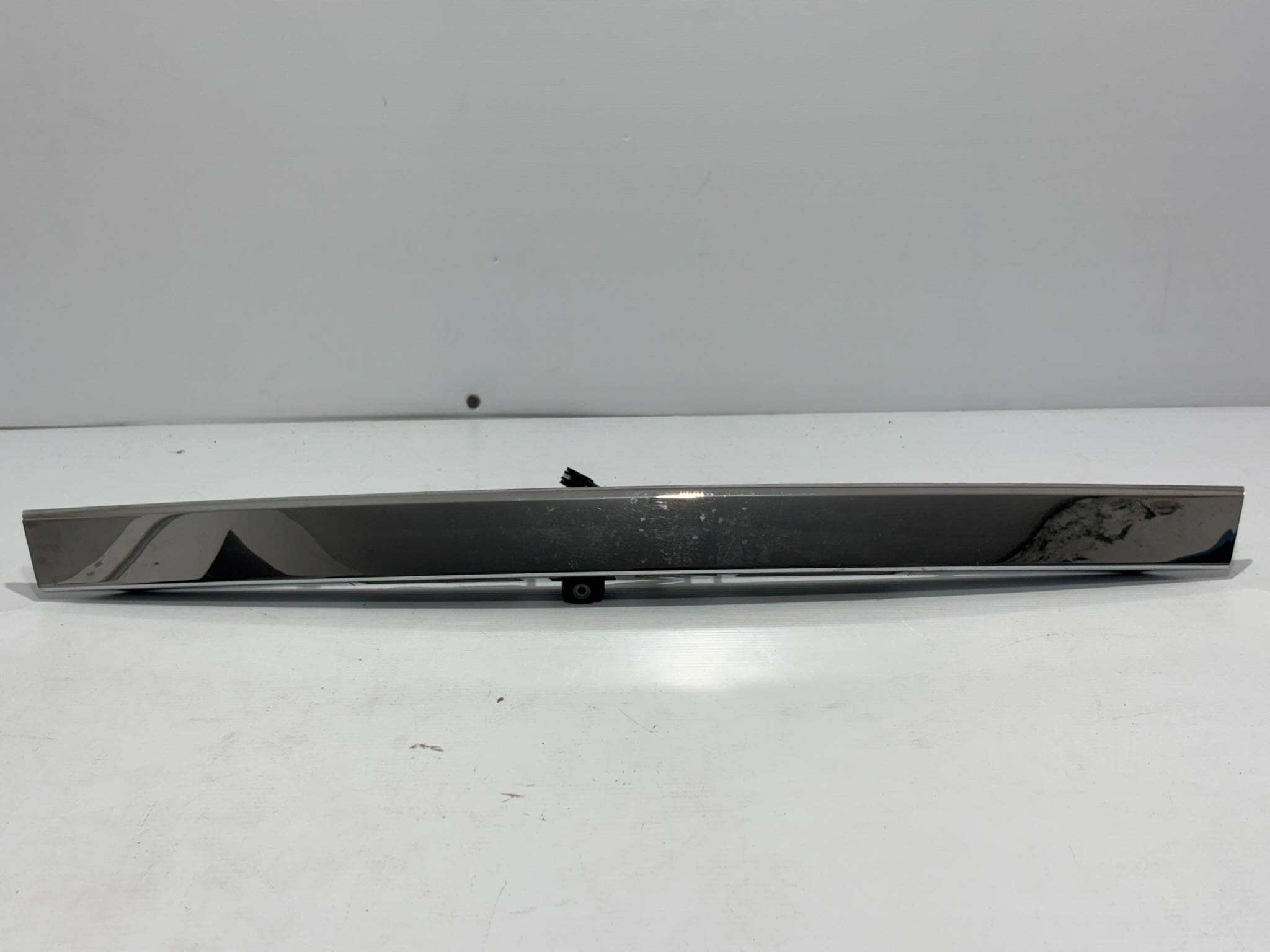 Chevrolet Cruze 2010 - 2015 Moldura para Cajuela Trasera Usado Original
