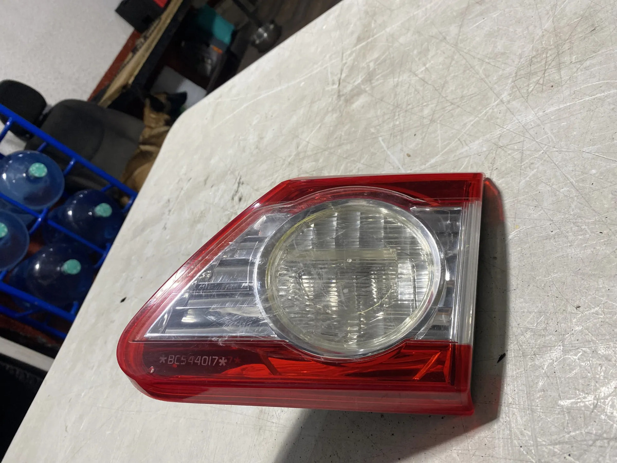 Intercalavera Derecha Toyota Corolla 2011 2012 2013 Original Rojo