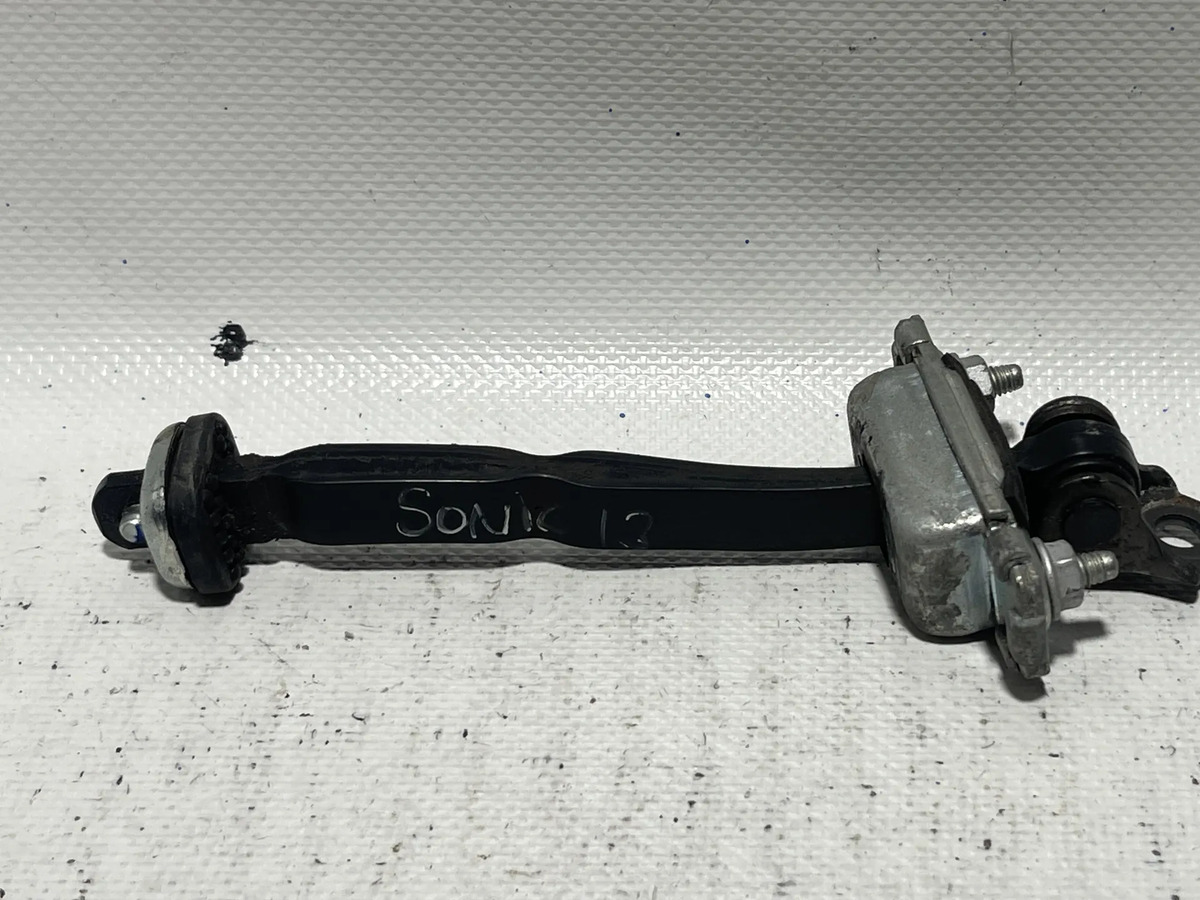 Chevrolet Sonic 2012-2017 Tirante Puerta Delantera Izquierda