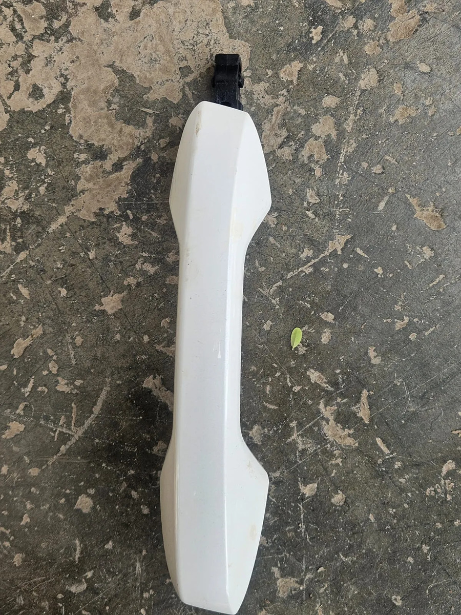 Nissan Kicks 2025-2026 Manija Exterior Trasera Izq Carro Blanco Trasera
