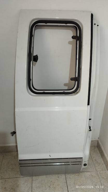 Ford F-350 super duty 1999 - 2007 Puerta Trasera Derecho Usado Original
