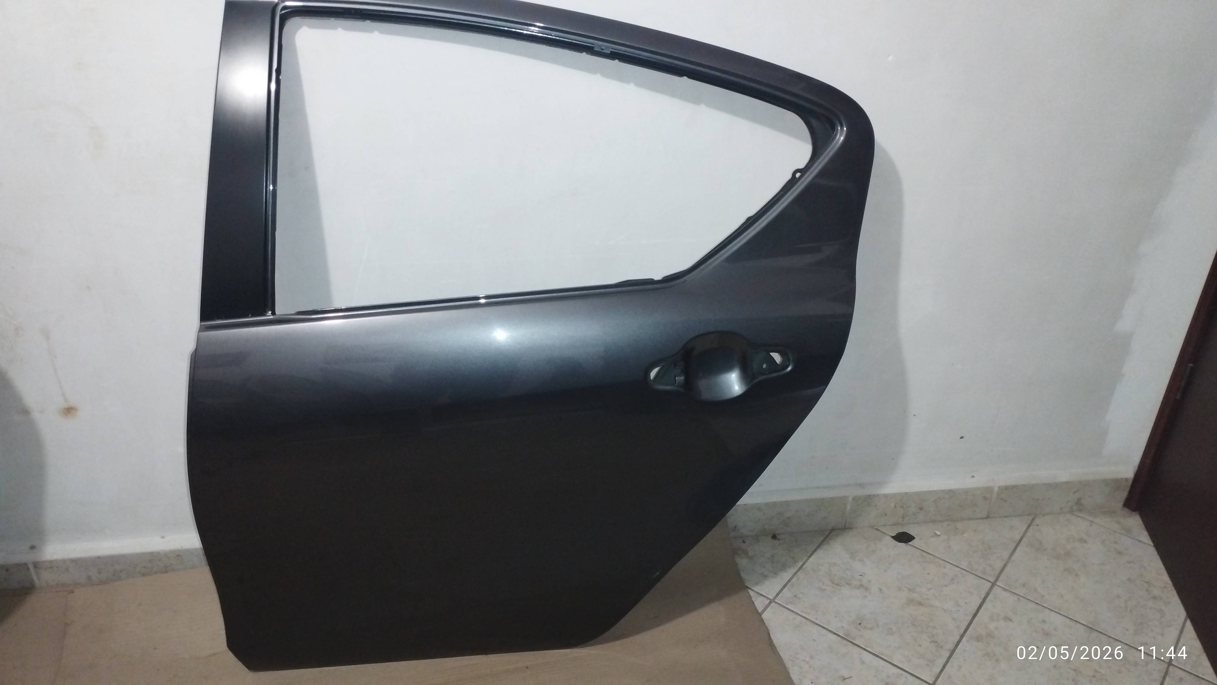 Toyota Prius-c 2016 - 2022 Puerta Trasera Izquierdo Usado Original