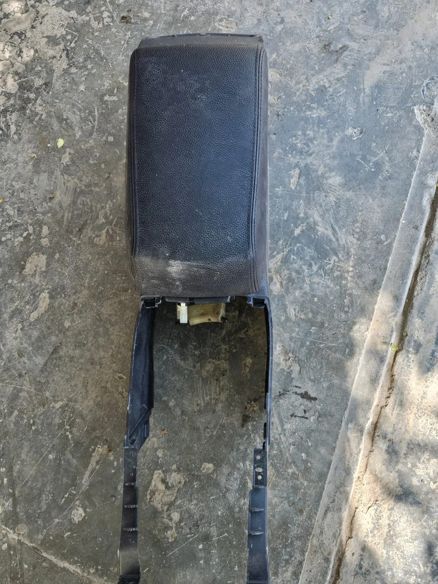 Subaru Legacy 2010-2014 Consola Central Reposabrasos