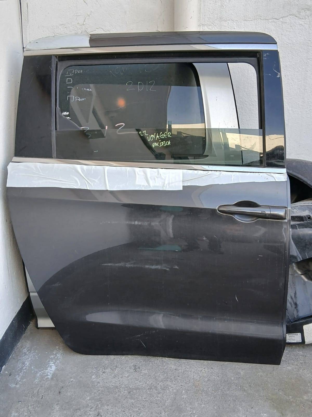 Chrysler Pacifica 2015 - 2022 Puerta Trasera Derecho Usado Original - vista 1