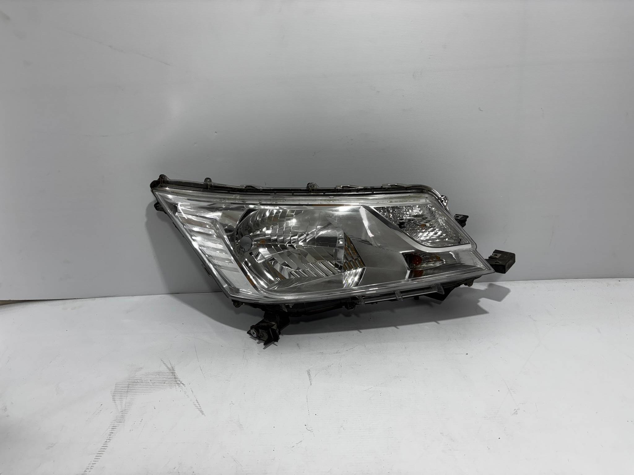 Toyota Hiace 2020 - 2025 Faro Derecho Usado Original - vista 1