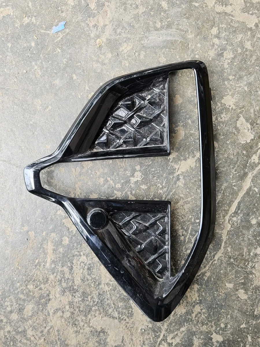 Chirey Tiggo 7 Pro 2023-2026 Moldura Faro Niebla Izquierdo Negro