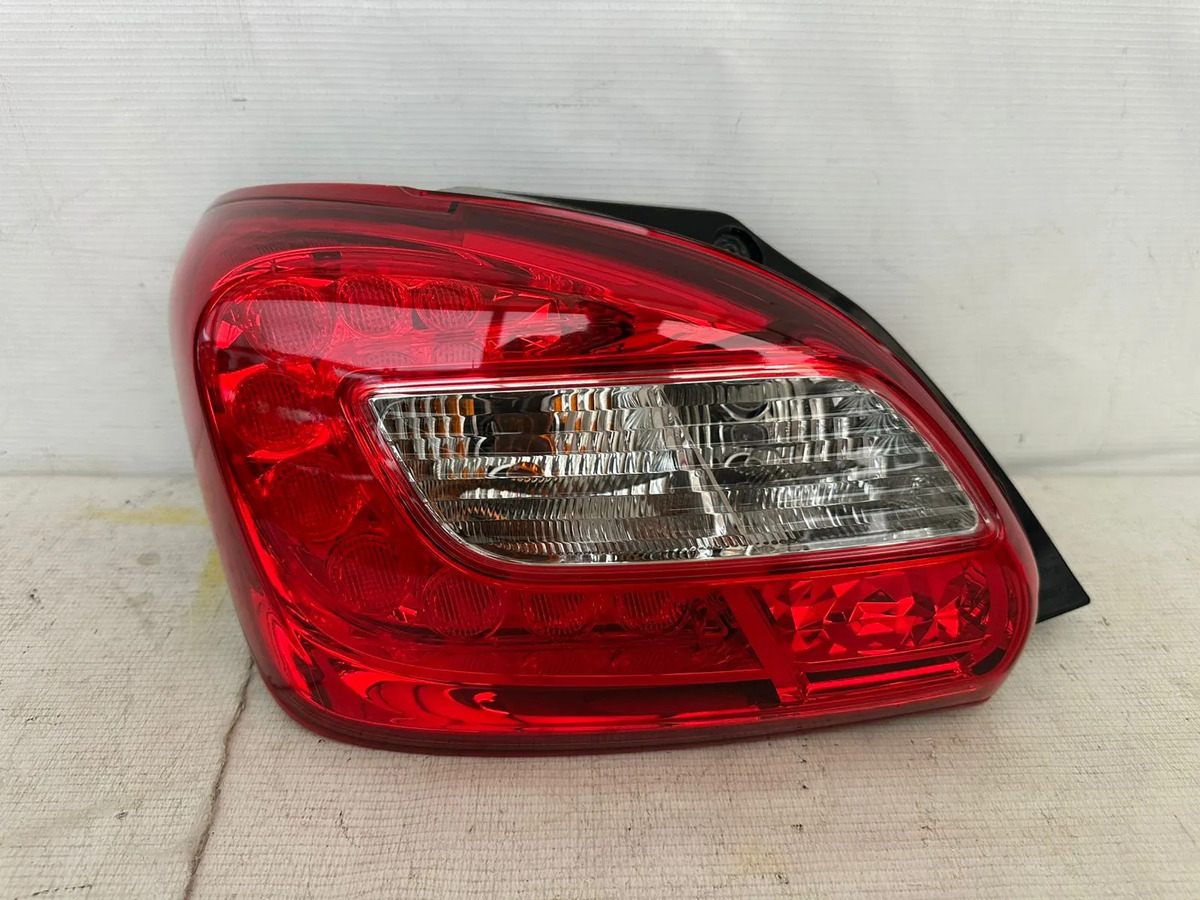 Calavera Izq Mitsubishi Mirage 2017 2018 2019 2020 Usada Led Izquierdo/conductor Rojo/blanco