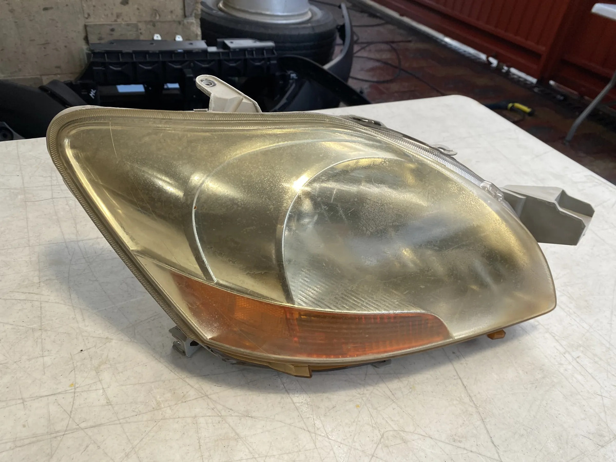 Faro Derecho Toyota Yaris 06 07 08 09 10 11 Original Derecho/pasajero