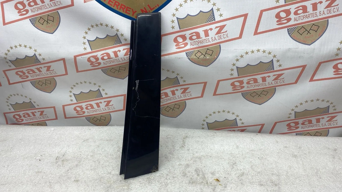 Moldura Exterior Pta Trasera Izq Volkswagen Bora 05 Al 10 Negro