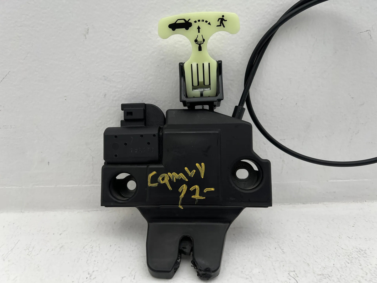 Chapa De Cajuela Toyota Camry 2012 2015 2017 Original