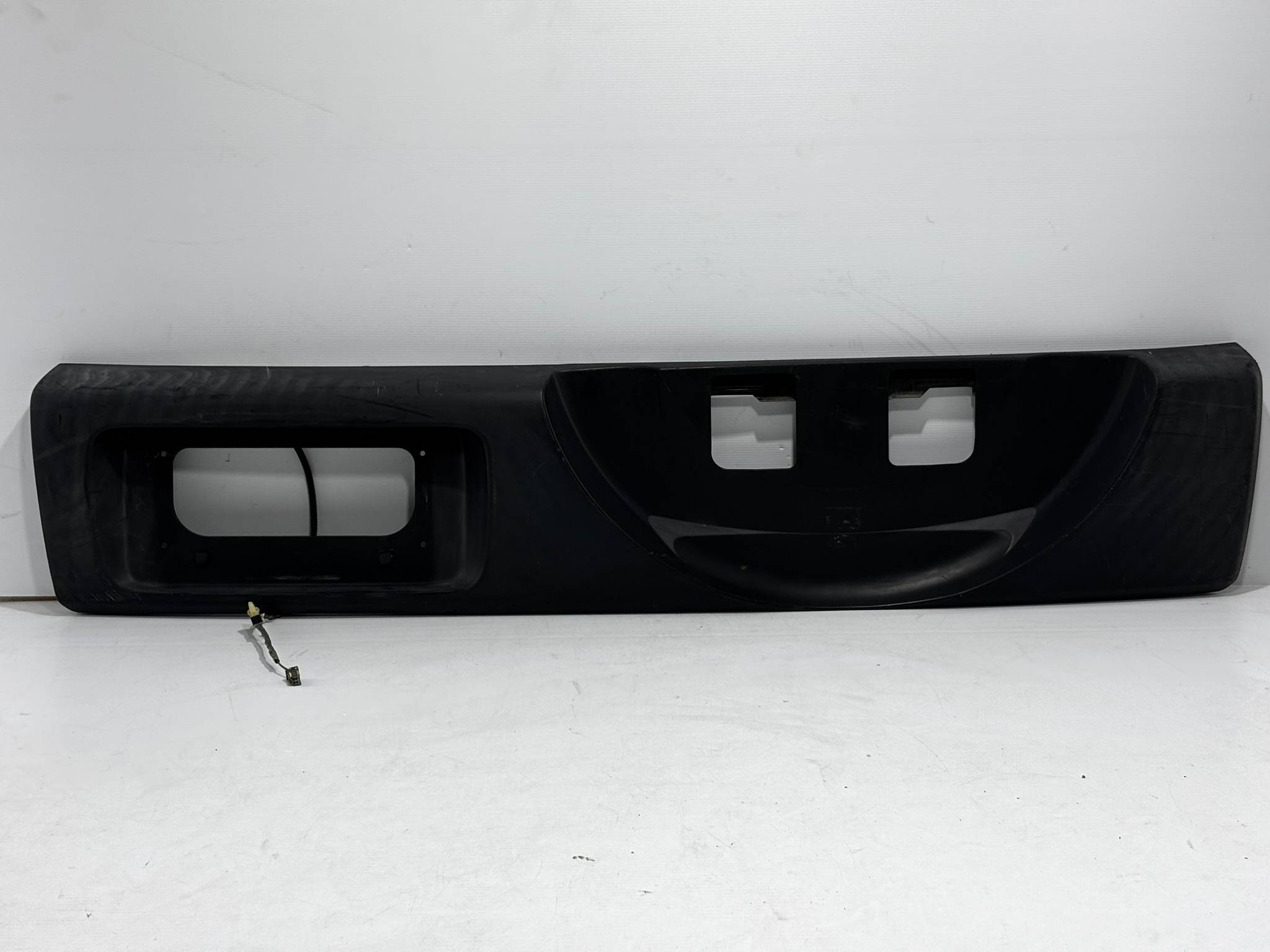 Honda Cr-v 2002 - 2006 Moldura para Cajuela Trasera Usado Original