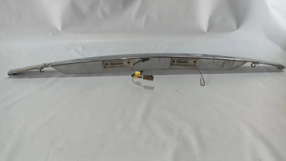 Moldura De Cajuela Chevrolet Aveo 2008-2018 Original De Uso Plateado
