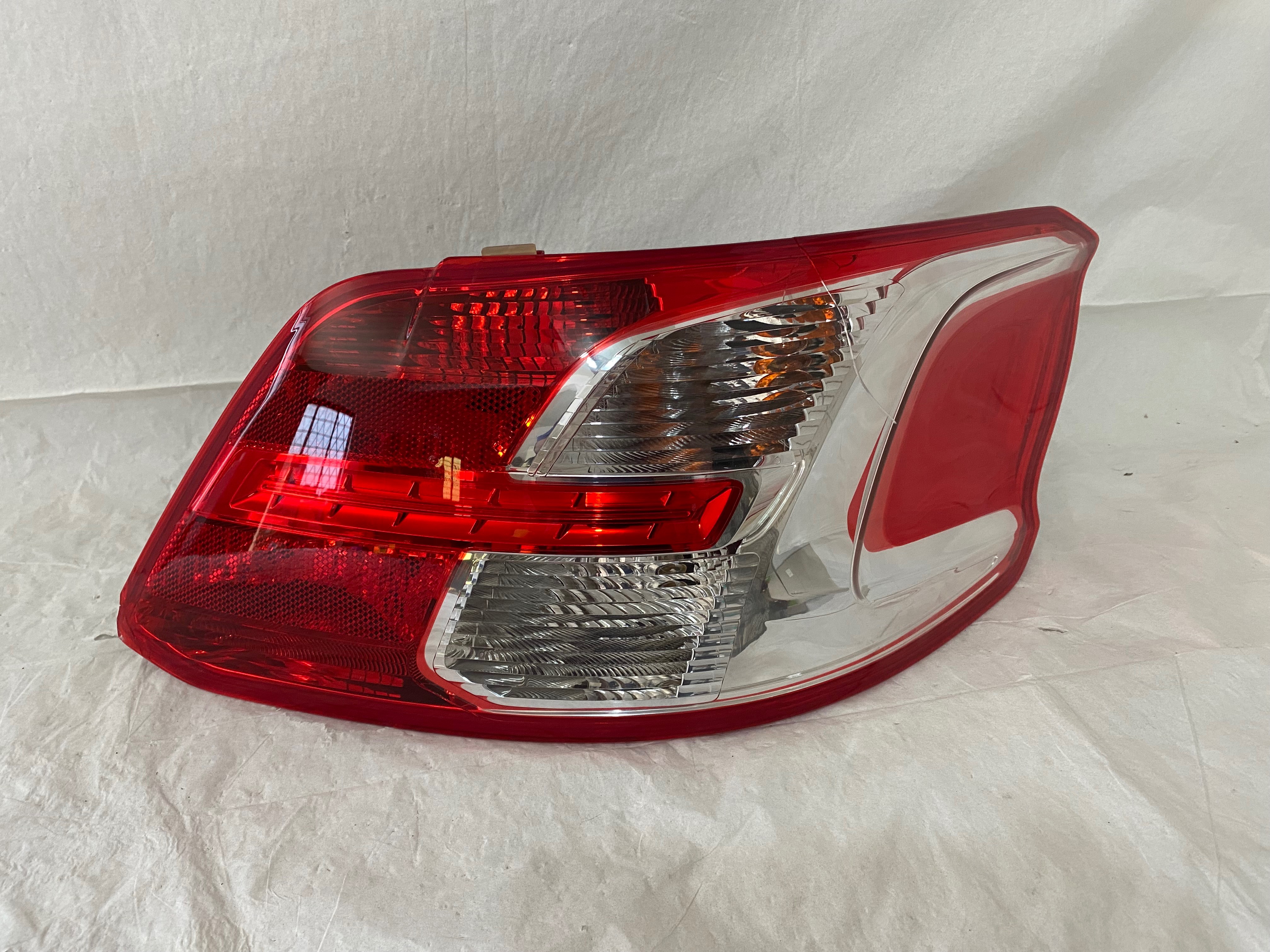 Peugeot 301 2012 - 2016 Calavera Derecho Nuevo Original
