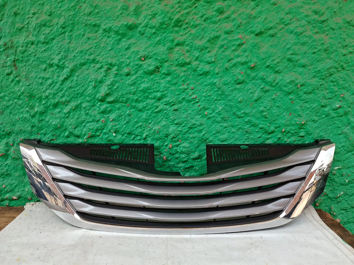 Parilla De Toyota Sienna 2011-2015 Usado Original Negro Brillante