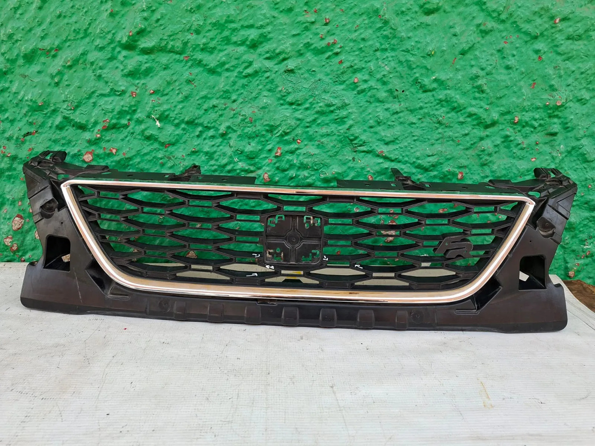 Parrilla  Seat Leon Fr 2014-2016 Usado Original Con Detalle Negro Brillante