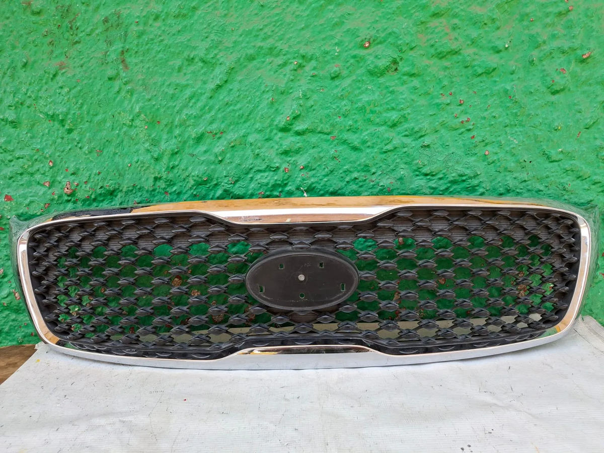 Parrilla De Kia Sorento 2016-2018 Usado Original  C/detalle Negro Brillante