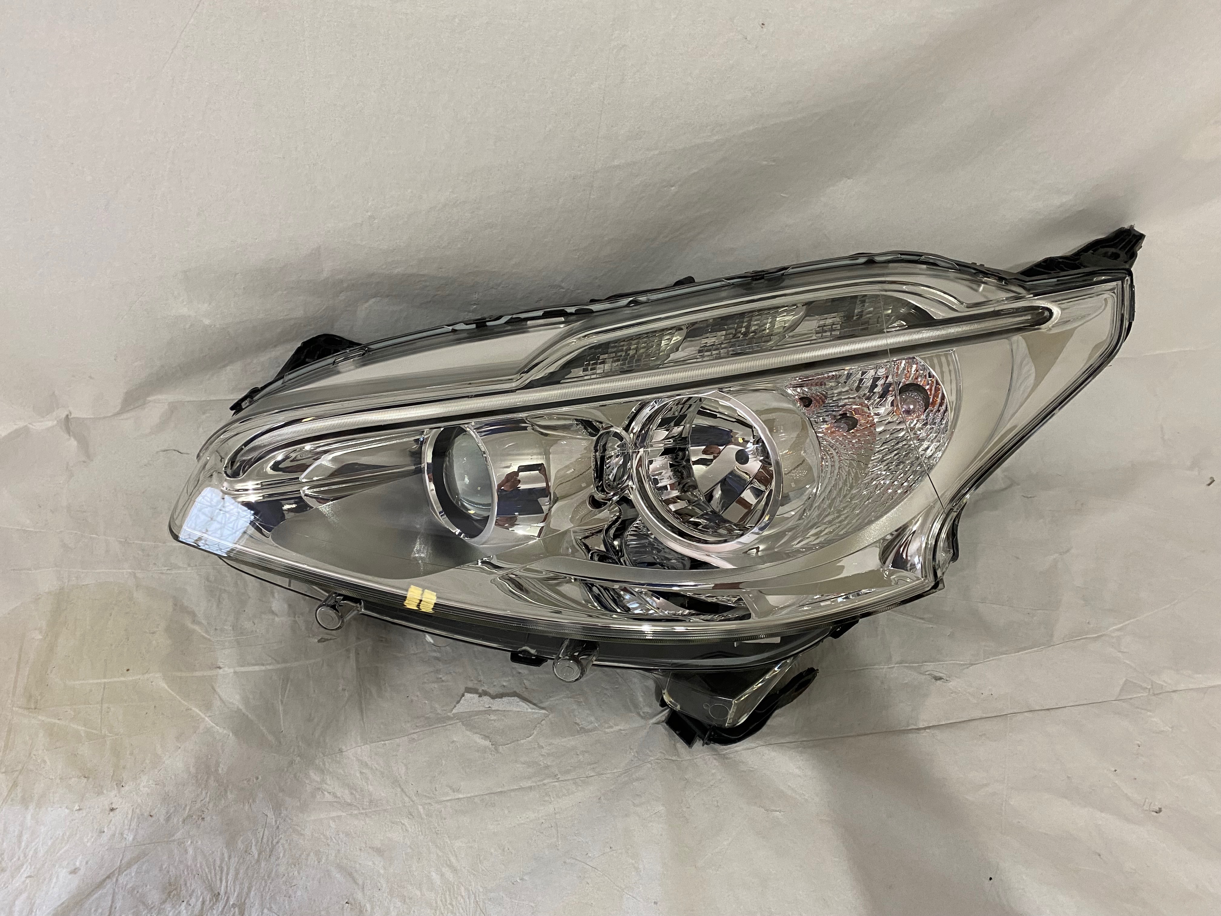 Peugeot 208 2013 - 2015 Faro Izquierdo Nuevo Original