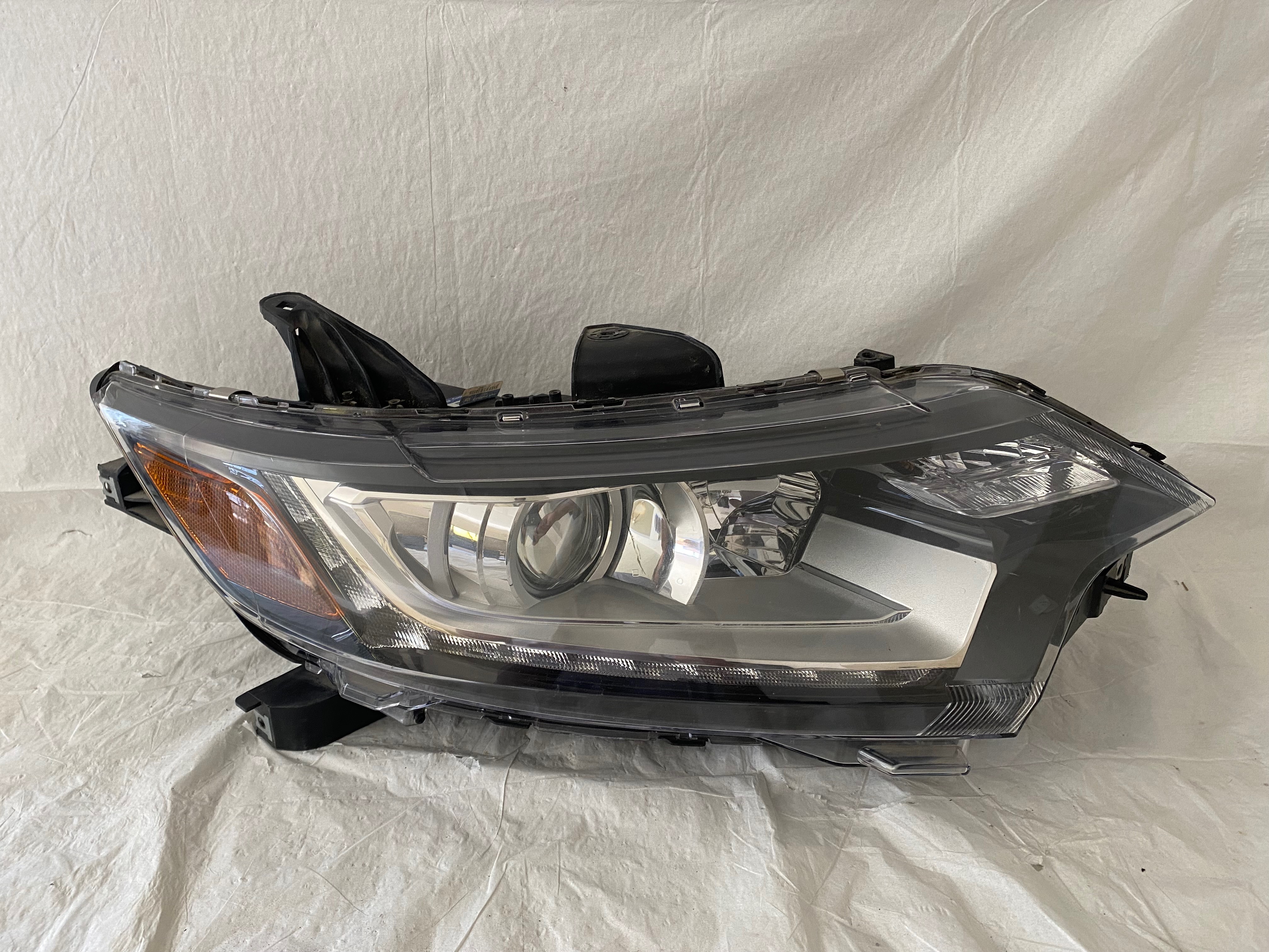 Mitsubishi Outlander 2016 - 2018 Faro Derecho Usado Generico