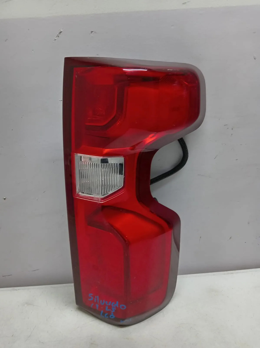 Calavera Derecha Silverado 2019 2020 2021 2022 2023 Derecho/pasajero Rojo - vista 1