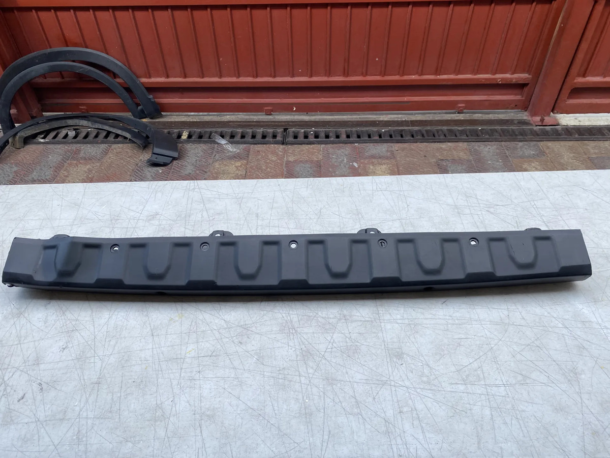 Moldura Defensa Trasera Ram 700 21 22 23 24 25 Original Negro