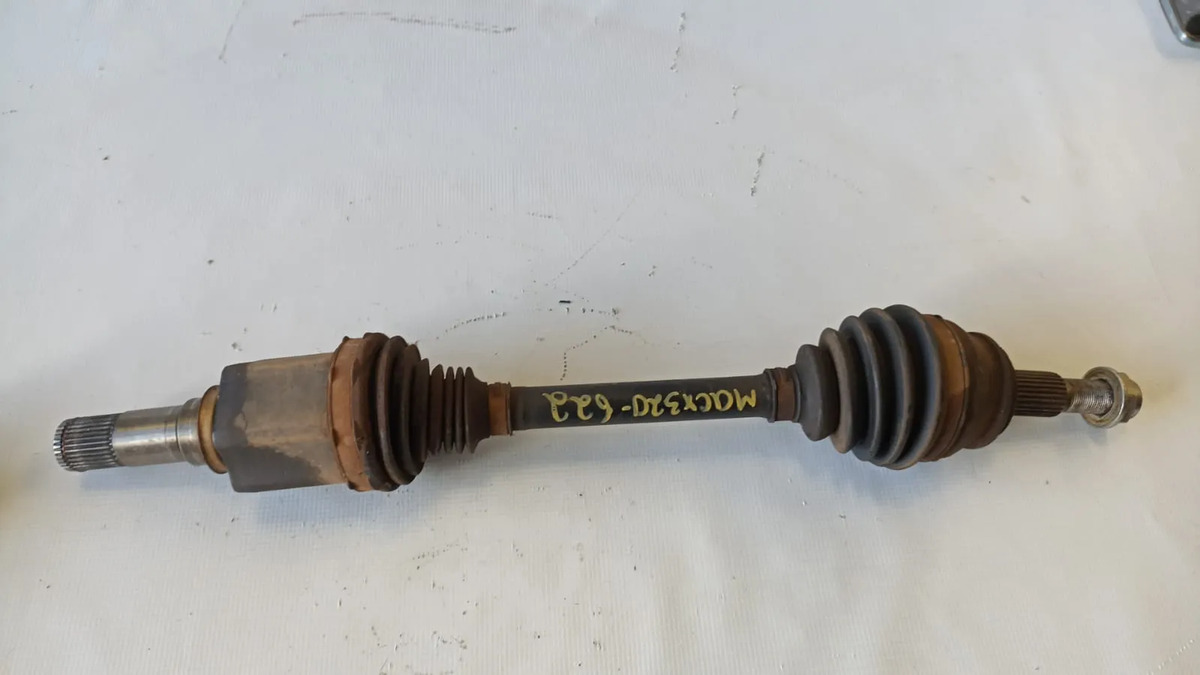 Flecha Delantera Lh Mazda Cx-30 2020-2025 2.0l Usada
