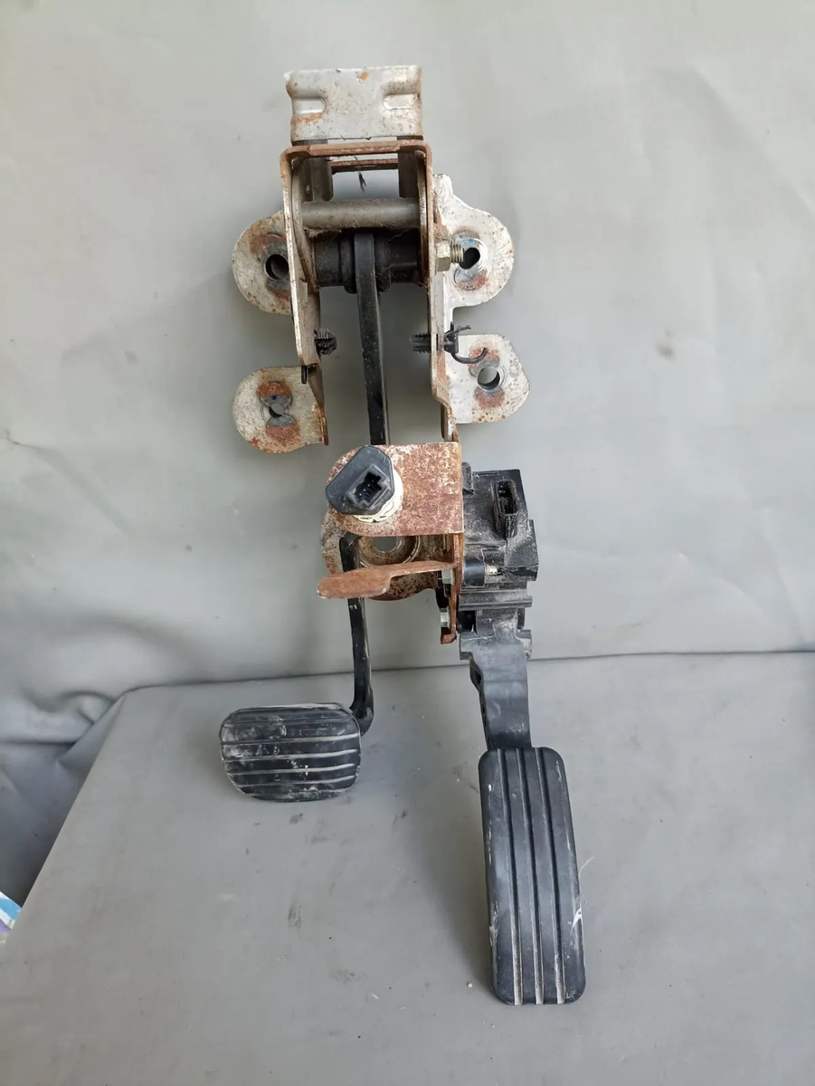 Renault Fluence (12-18) Pedales De Acelerador Y Freno