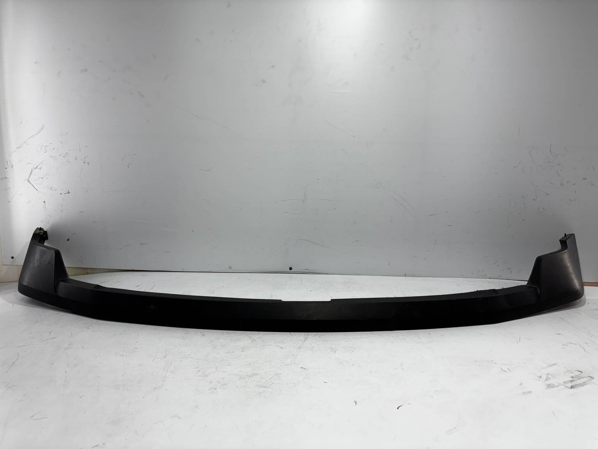 Ford Lobo 2009 - 2014 Moldura para defensa Delantera Usado Original