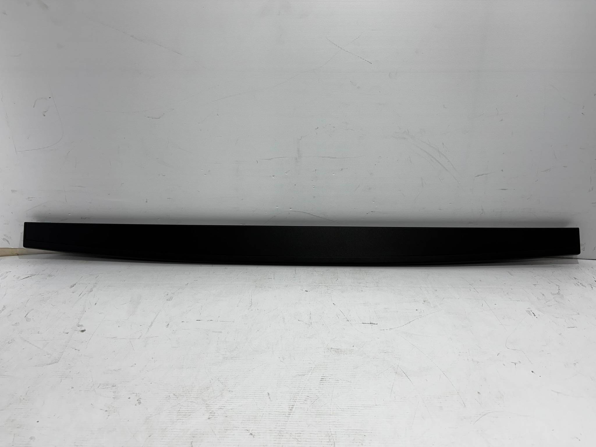 Chevrolet Silverado 2014 - 2018 Moldura para Cajuela Trasera Usado Original