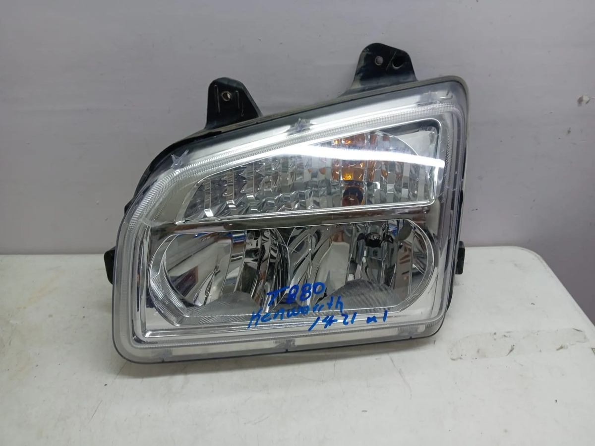 Faro Izquierdo Kenworth T880 2014 Blanco