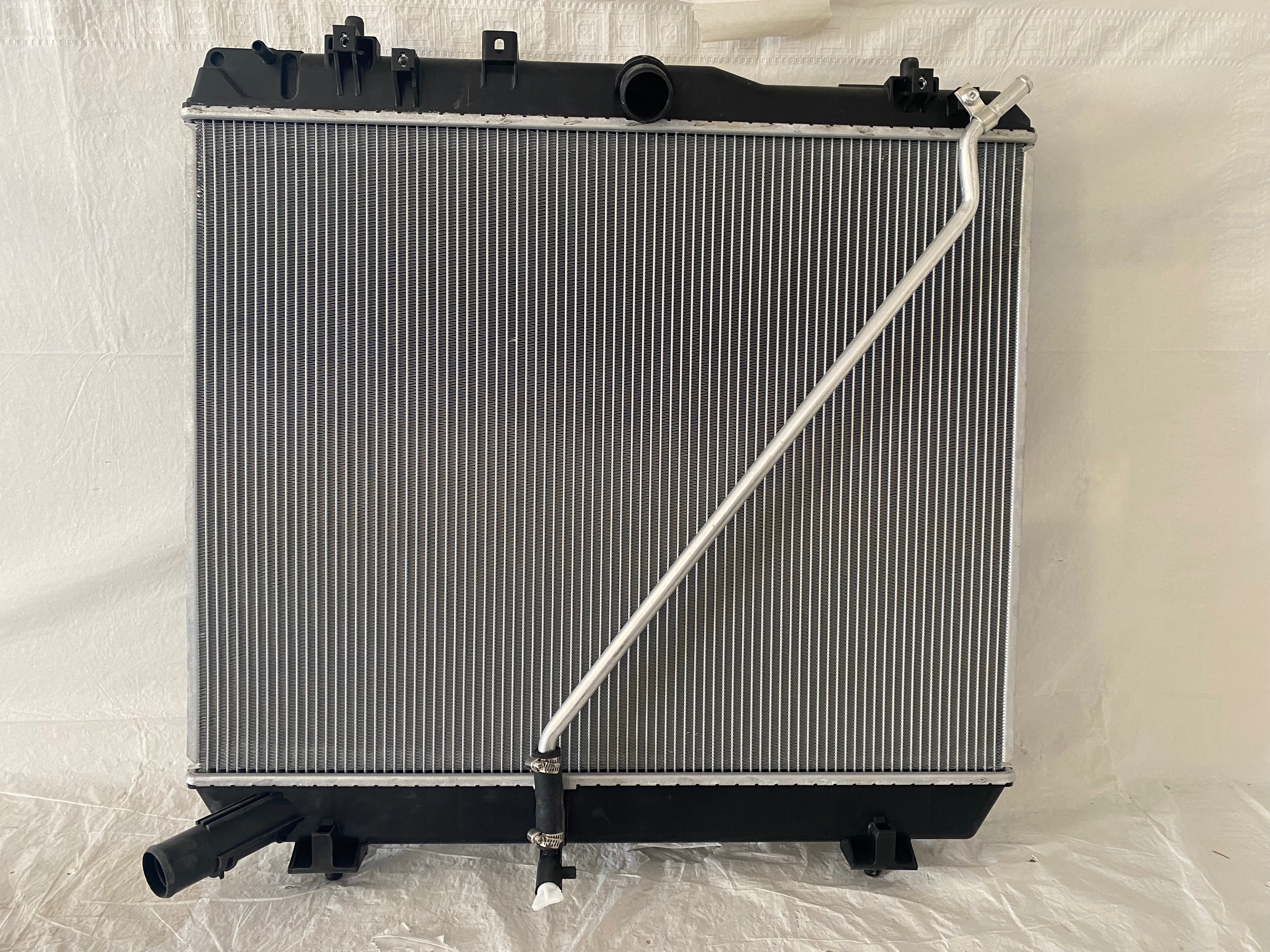 Toyota Hiace 2011 - 2016 Radiador Delantera Nuevo Generico