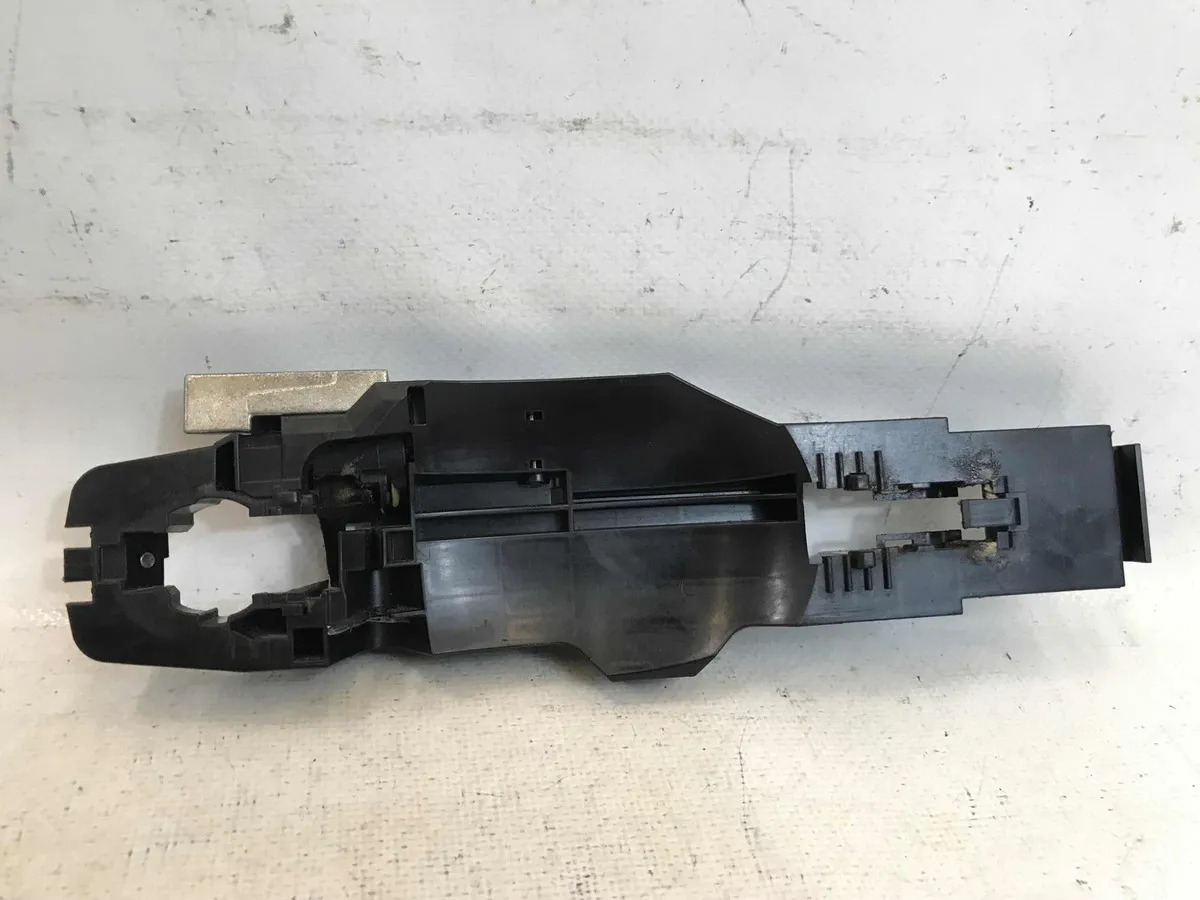 Base De Manija Delantera Derecha Nissan Versa 2012 - 2019 Negro Delantera