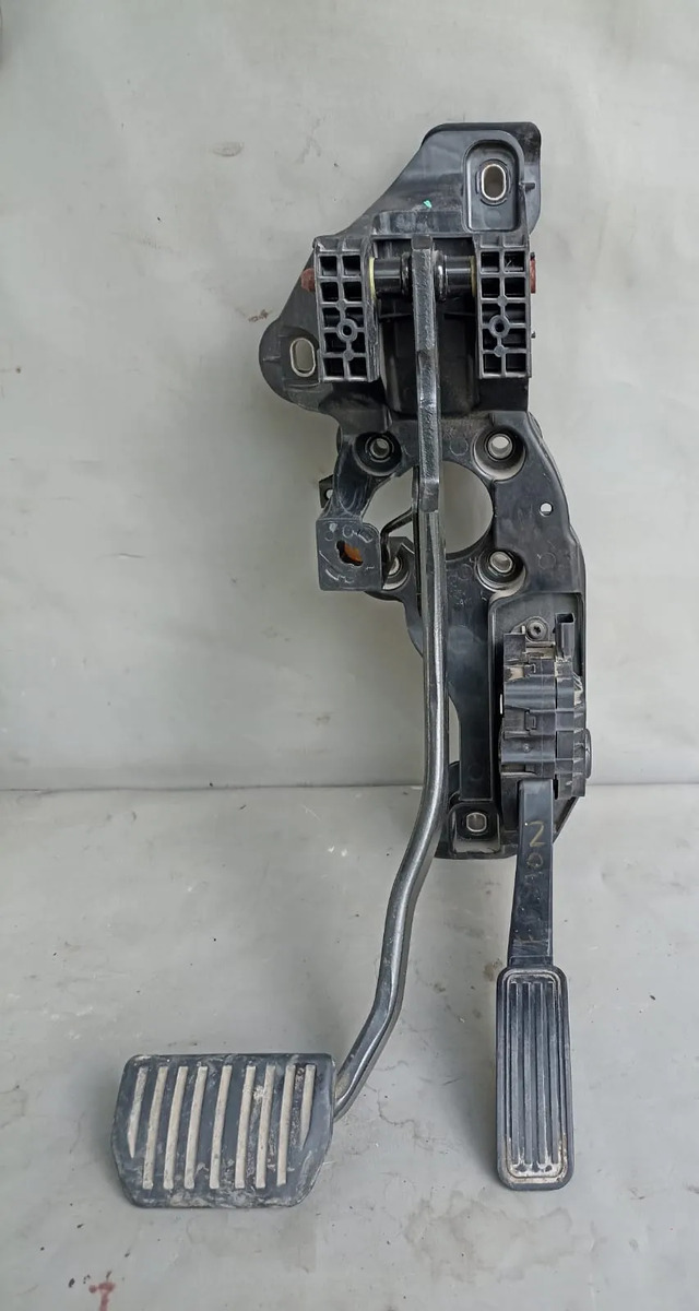 Ford Fusion (13-18) Pedales De Acelerador Y Freno