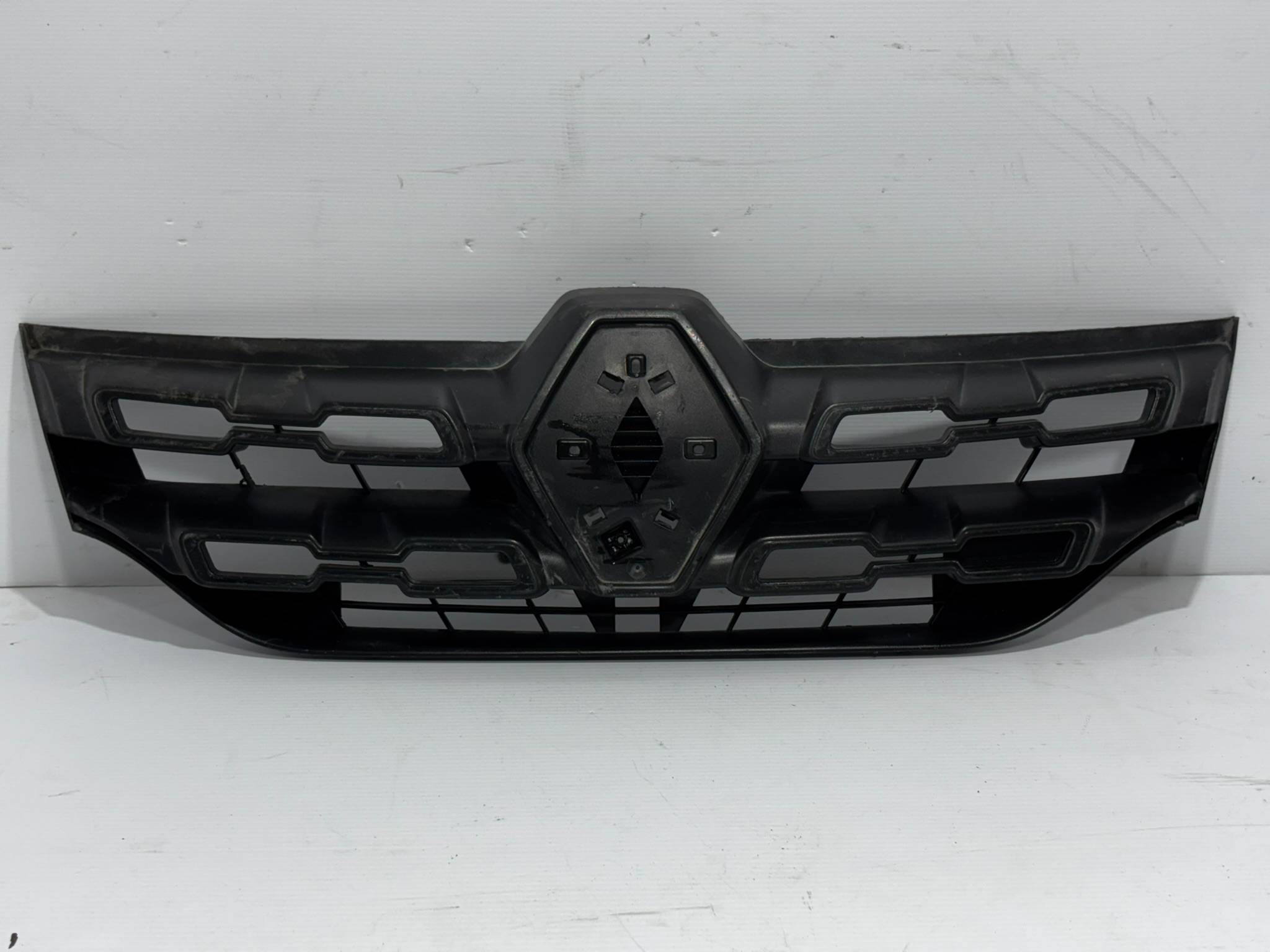 Renault Kwid 2017 - 2021 Parrilla Delantera Usado Original - vista 1
