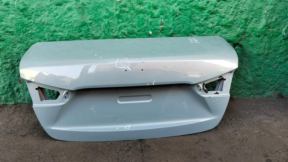 Cajuela Mazda 2 / Toyota Yaris R 2016-2022 Usada Original Celeste
