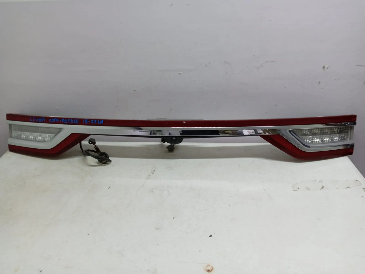 Intercalavera Central Lincoln Continental 2018 2020 2023 Rojo