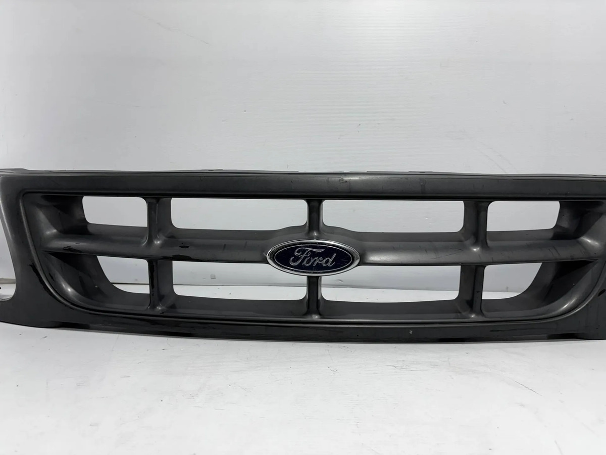 Parrilla Ford Lobo 1997 1998 Usada Gris Oscuro Mate