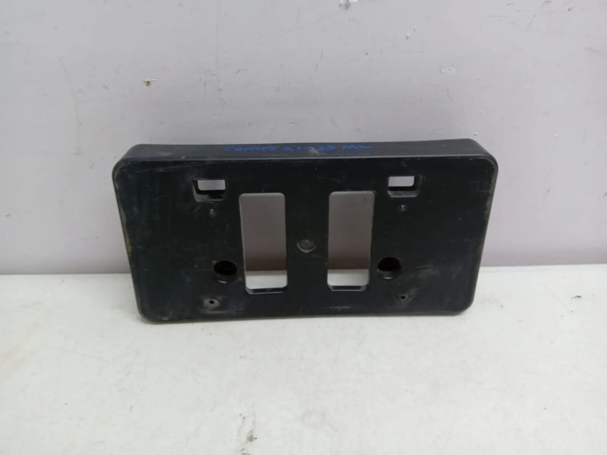 Porta Placa Camry 2021 2022 2023 Negro
