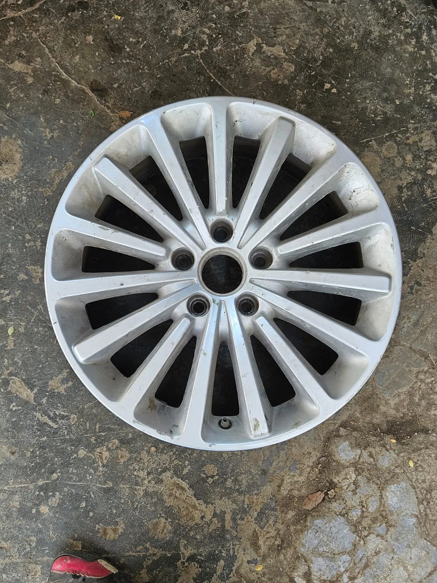 Volkswagen Passat 2012-2015 Rin 17 Original Gris